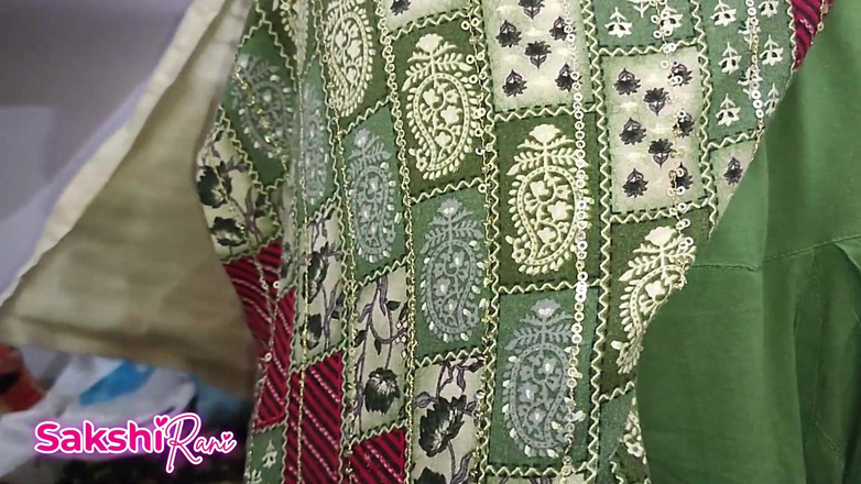 sakshi_raniii: Moja macocha zły, flirtuję, a następnie wkładam palec w jej...