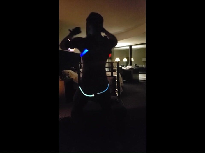 Kennie Jai: Krótkie klipy Kennie Jai