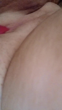 Bella troia gioca con la sua figa