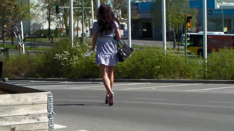 Aische Pervers: Public Orgasm