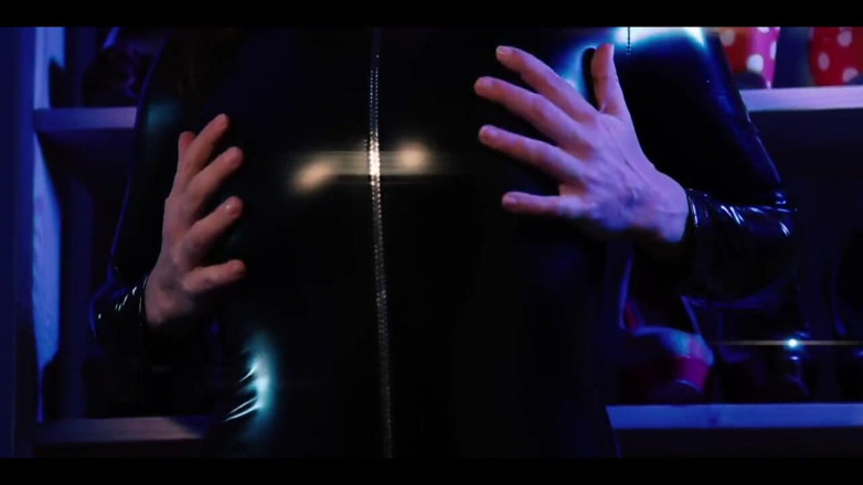 Kinky Lyrical: Il tuo cattivo preferito in una tuta da gatta 
