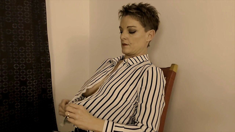 The adventures of Kylie Britain: La masturbazione