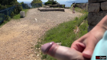 Dis Diger: Halka açık yarak teşhiri - kız dağlarda boşalmama yardım ediyor