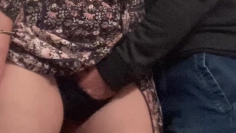 PriyaNaavya: 哇！！！陌生人在火车上抚摸我的阴户