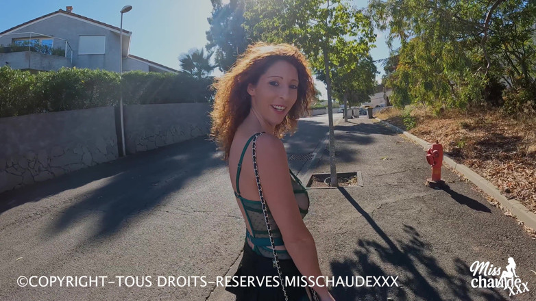 Misschaudexxx: Misschaudexxx Elektrikář mě zastaví uprostřed ulice a rozbije mě jako...