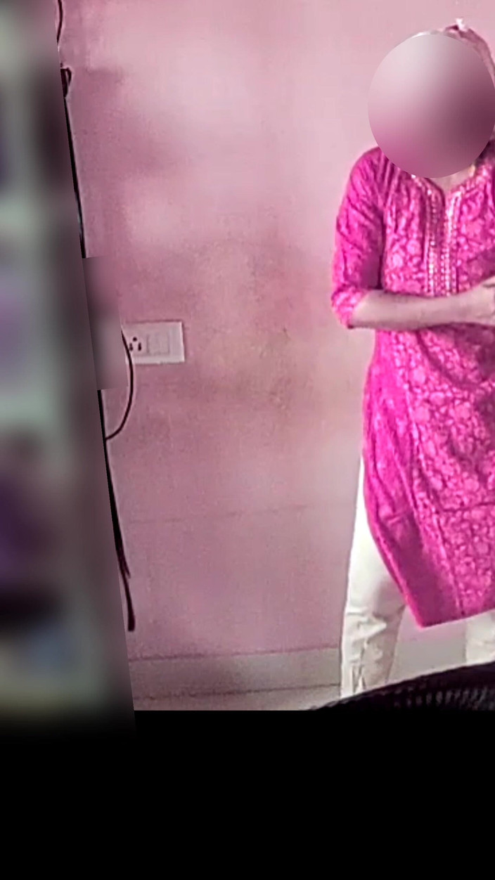 Black & white desicat: Неверная дези домохозяйка с сексуальным телом соблазняет меня видео переодевания платья