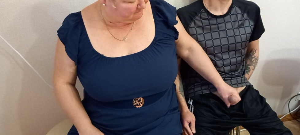 Zona901: She jerks off my cock and helps me finish