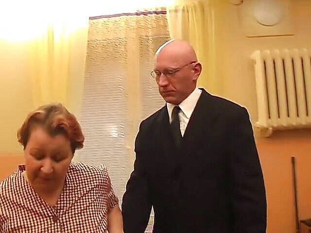 Radical: Mujer madura sucia se convierte en su juguete sexual