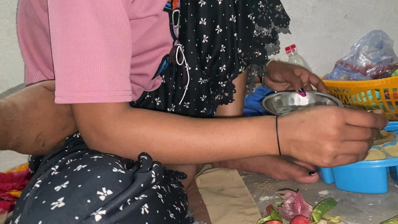 Hotgirl9: 我在她做饭时在 kichen 房间里操我的性感人妻