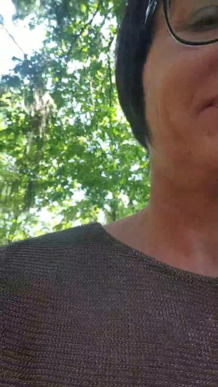 JulieEroticDress: Salpicando desnuda en el bosque y en topless