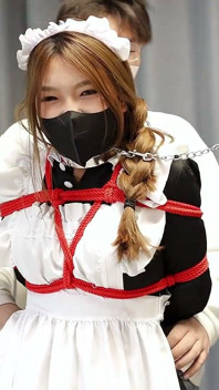 สายรัดยืนของสาวใช้ผสานกับขาเหล็ก