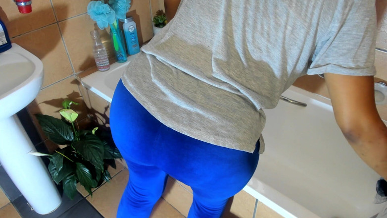AnalEbony: Grande rabo ébano tomando banho