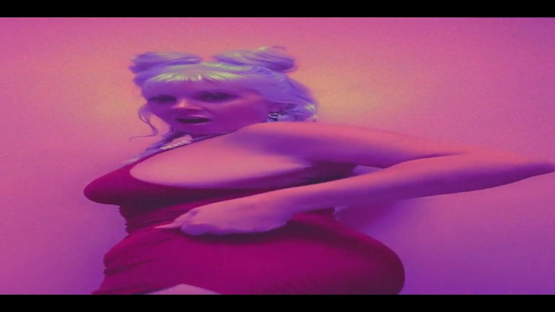 PaintedRose: Revved.. किसके लिए? आपके लाल रॉकेट के लिए। बेशक