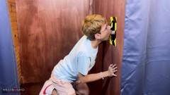 Latin Twinks: 马可·塞缪尔在寻欢洞的一个激烈的夜晚满足了他的欲望。