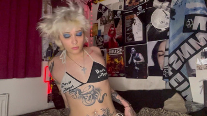 Glitterqueen1999: Можно я обнимусь с тобой сводный братец