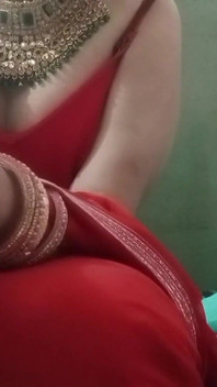 Indian Gay Crossdresser Gaurisissy Apăsând Și Jucându-se Cu Sânii Ei Mari Goali Sex Real XXX
