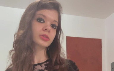 Dolls Cult: Je velmi pěkné cítit potěšení, zatímco masturbuji před kamerou