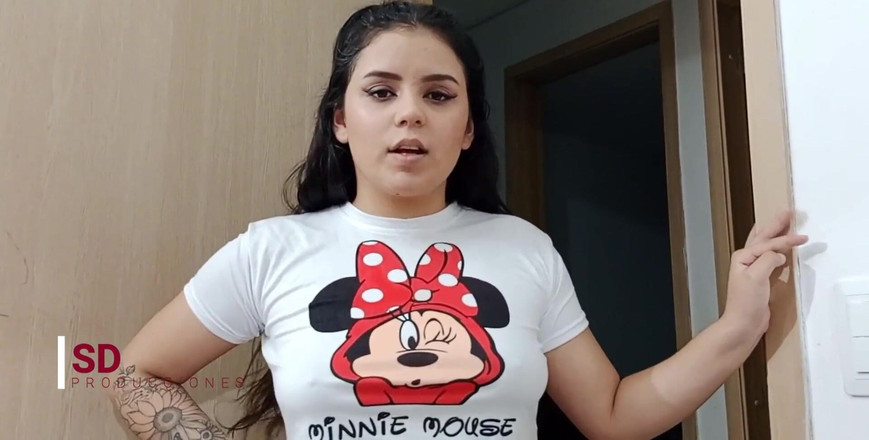 MelanieCaceres: 我的继母帮我打手枪