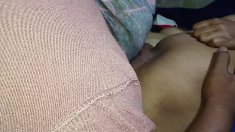 Babang endut: El coño de la esposa de mi amigo fue lamido...