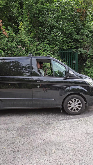 gaynaughtywelsh: Ben Işteyken Tesisatçının Kocamı Minibüsünde Siktiği Ortaya Çıktı