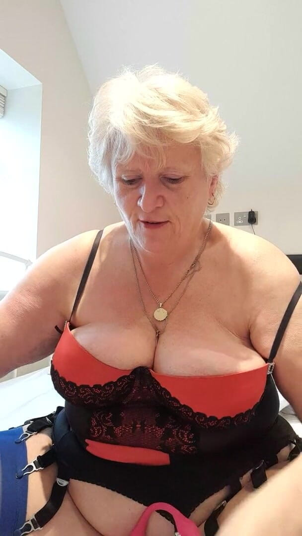Uk Joolz: Pink stilletto's  &amp; pussy