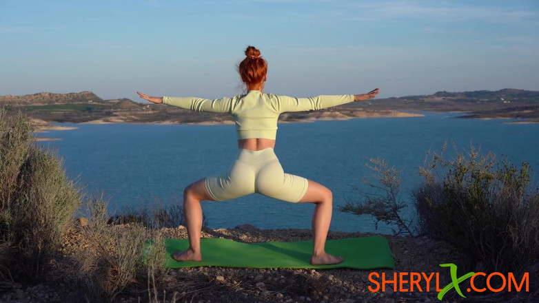 Sheryl X Sinclair: Masturbación caliente después del yoga en traje deportivo!