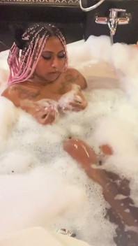Ich Habe Meinen Dildo Gefickt, Bis Ich Im Whirlpool Kam