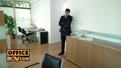 OfficePOV: Alyssia Kent è desiderosa di soddisfare due cazzi in ufficio - itsPOV