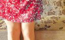 Kitty_Cross: Le gambe del ragazzo rasate appena attraenti gambe di ladyboy.