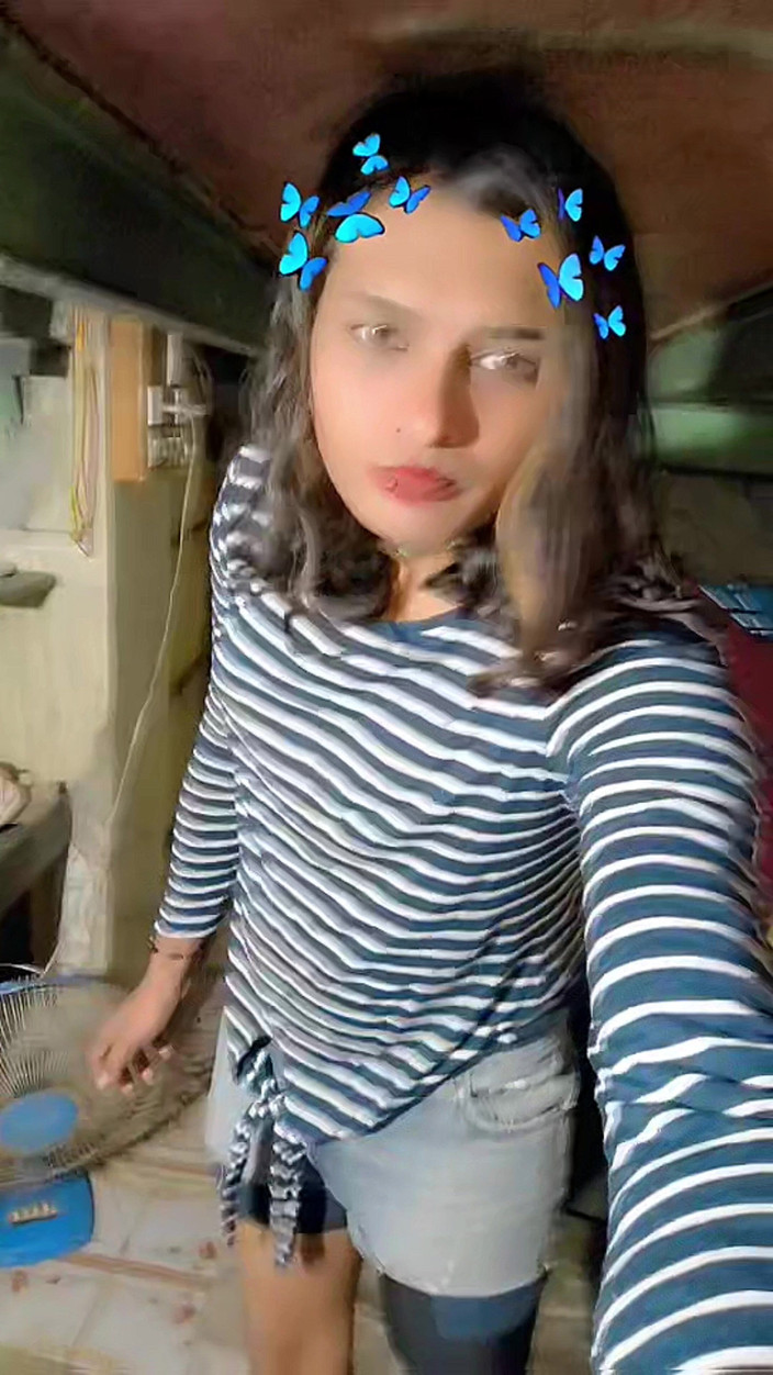 Zoyasazadai: Zoya Shezadi Mă duc în camera mea secretă mică încă o dată,...