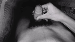 Glassofsperm: Náctiletý chlapec si hraje a stříká na břicho