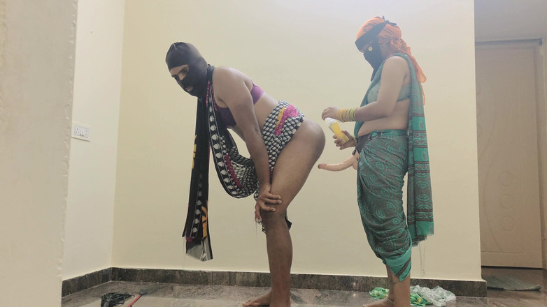 Mrbunty98: Desi kochanka rucha swojego chłopca straponem