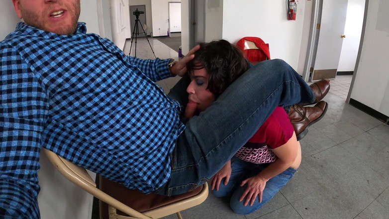 Sammi Starfish: Waiting room blowjob