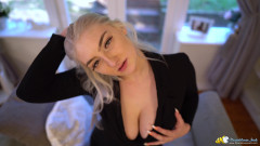 DownblouseJerk: Krystal Fox - pozwól mi cię przekonać