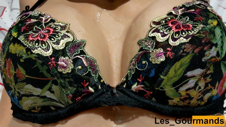 Les Gourmands: Máy bay bà già đút một con cu to với dầu...