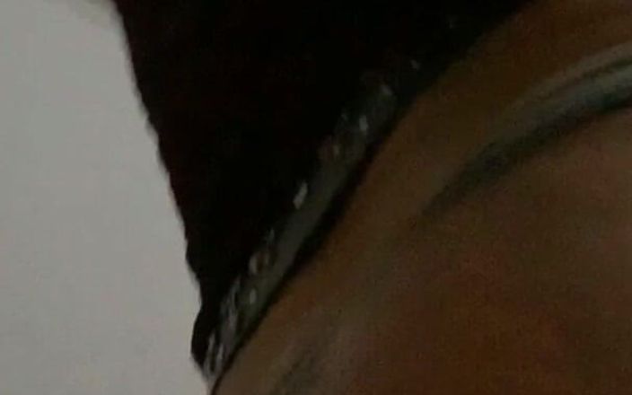 CindieLove: 내 보지를 핑거링하는 걸레년