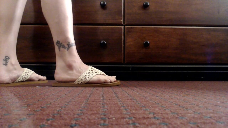 Abby Anna: Stojící kožené flipflops hry