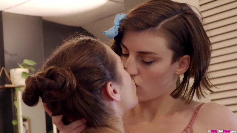 Girls Out West: Hot busty lesbians, trimmed Luci and hairy Willow, lick and...