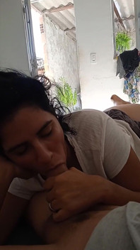 Mi ha succhiato il pene fino a quando non è stata completamente soddisfatta