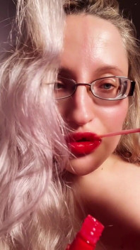 Labbra perfette rossetto rosso gloss Fetish findom Dipendenza da labbra goaldigger