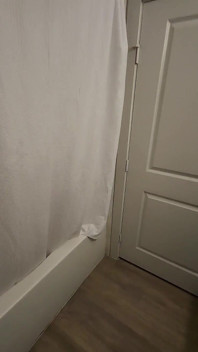 Douche en douce, amour avec de la lotion glissante : sexe torride dans la salle de bain