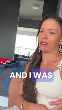 První anál - Petite Tattoed Latina MILF začne kouřit a pak dostane drsné POV šukání zezadu
