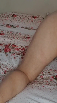 Ex inserimento anale di giocattolo. Dildo lungo 50 cm tutto nel culo! Una sega veloce e lo schiaccia le palle