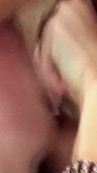Lesbico bocciolo di rosa prolasso gocciolante bagnato dopo un intenso ditalino