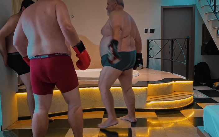 Combat and fetish: Dois Giants vs Um Jobber - a luta injusta (2x1)