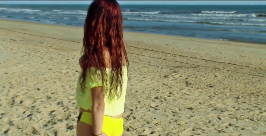 Spaingirl Natalie: Sesuatu untuk Pencinta Pantai di Luar Dalam Video Pertama Dalam...