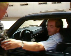 Enjoy German porn: Due donne tedesche arrapate si divertono nel cortile con un...