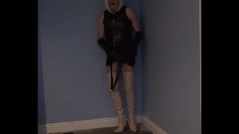 Leather Kirsten: Chơi trong da