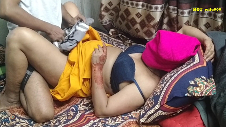 Hot_wife999: Hintli köylü evli kadın kocasıyla ilk kez romantizm yaşıyor