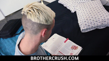 Brother Crush: Großer stiefbrud hilft teen joe Ex, seinen körper und seine...